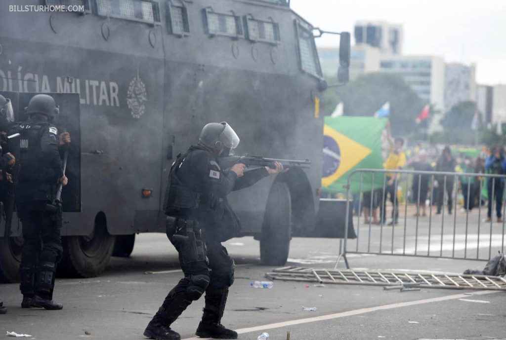 การจลาจล ในบราซิลถูกขัดขวาง ฉากในบราซิเลียดูคล้ายกับเหตุการณ์ที่อาคารรัฐสภาของสหรัฐฯ เมื่อวันที่ 6 มกราคม เมื่อ 2 ปีก่อนอย่างน่าประหลาด