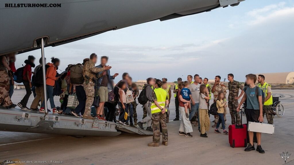 นักการทูต หนีการสู้รบในซูดาน ขณะที่รัฐบาลต่างชาติส่งนักการทูตและพลเมืองของตนหลายร้อยคนไปยังที่ปลอดภัย ชาวซูดานพยายามหาทางหลีกหนี